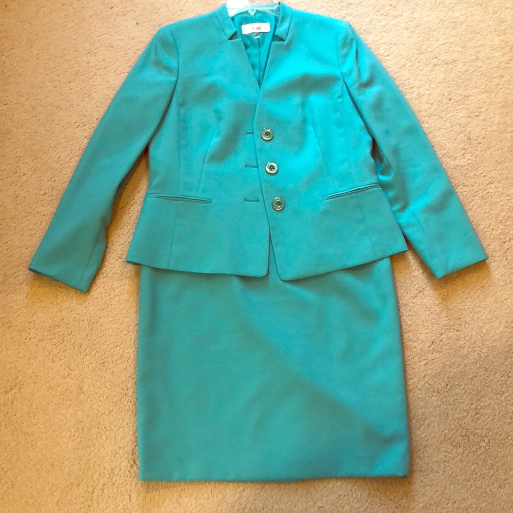 Le Suit - skirt suit sz10